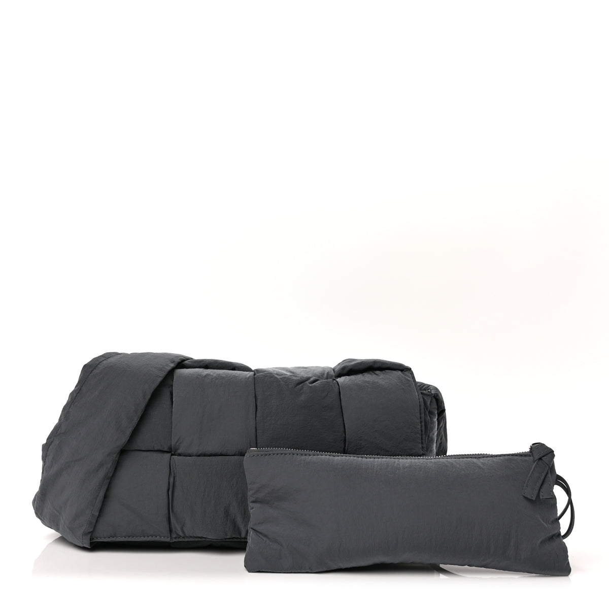 Bottega Veneta ダークグレー ケース Bottega Veneta Nylon Intrecciato Padded Tech Cassette Bag Dark