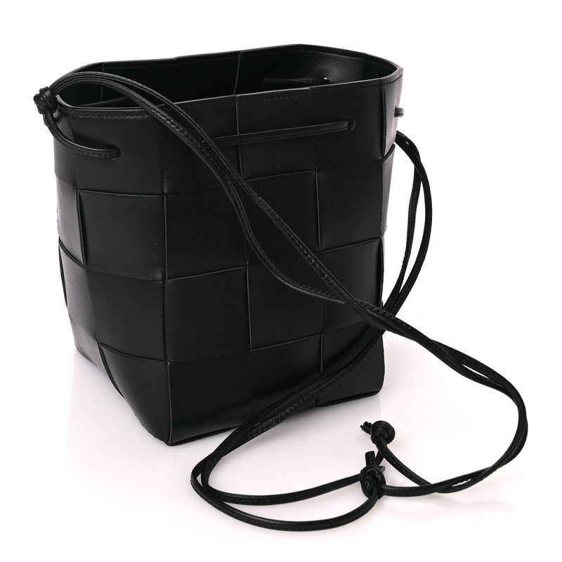  Bottega Veneta Nappa Maxi Intrecciato Cassette Bucket Bag Black