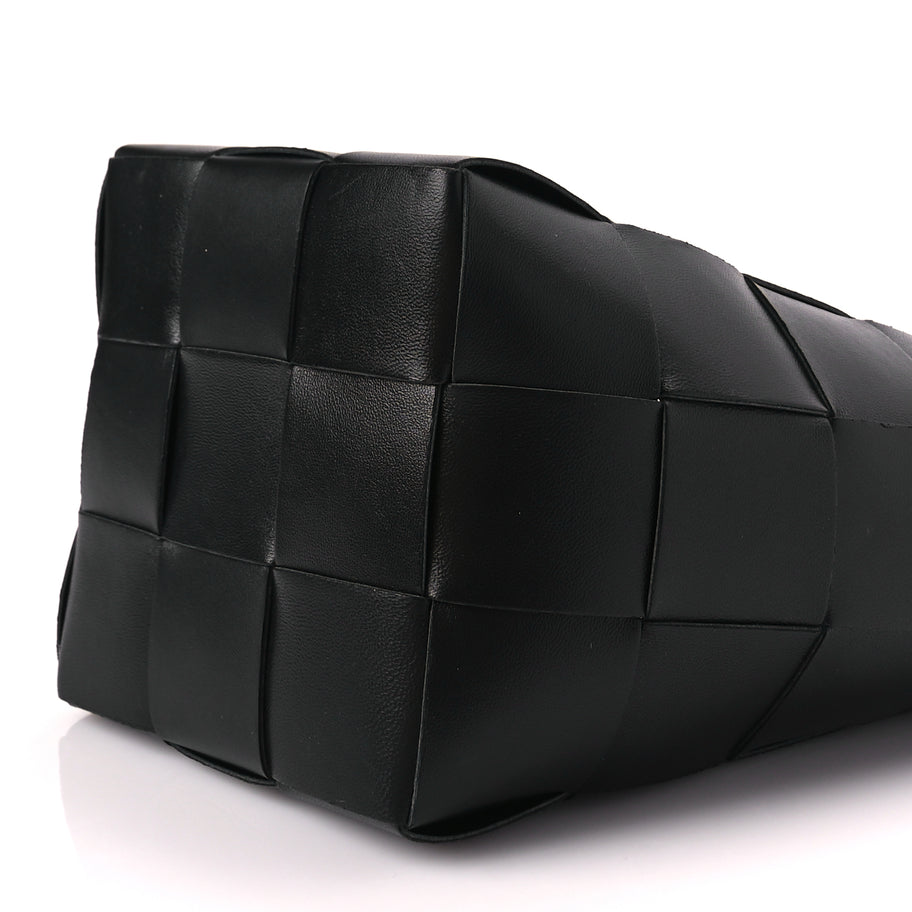 Bottega Veneta Nappa Maxi Intrecciato Cassette Bucket Bag Black Image 8