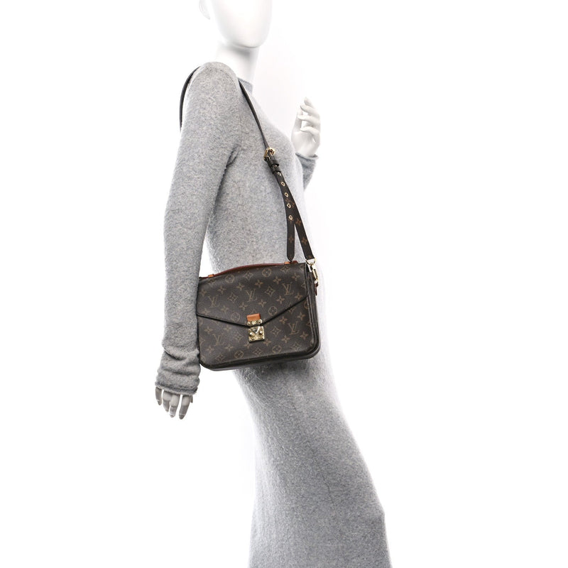  Louis Vuitton Monogram Pochette Metis