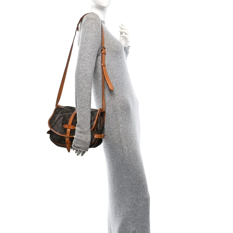  Louis Vuitton Monogram Saumur 30