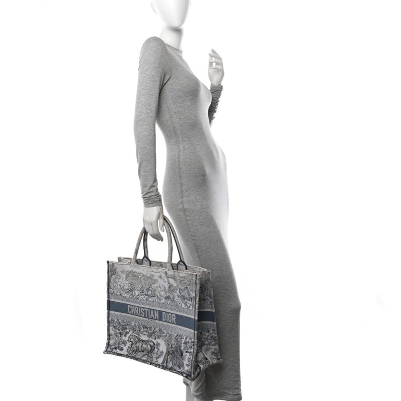  Christian Dior Gradient Canvas Embroidered Large Dioriviera Toile De Jouy Book Tote Blue