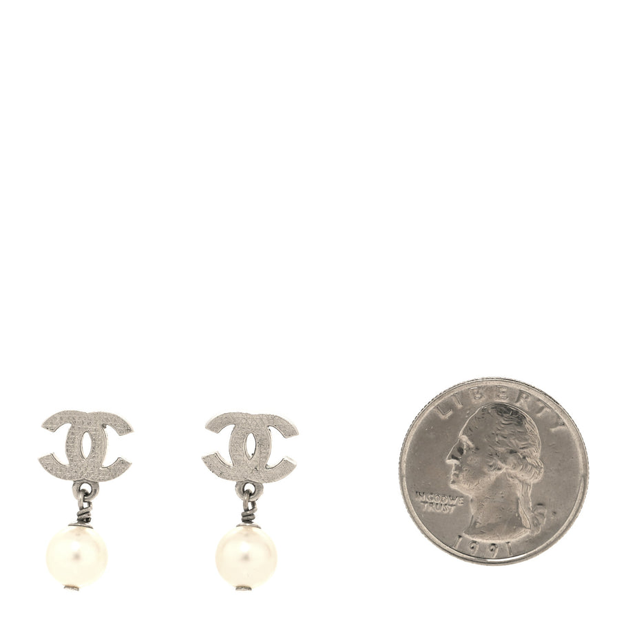 Chanel Pearl Quilted CC Drop Earrings Silver Image 2