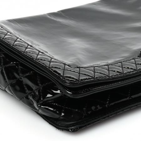 Chanel Patent Large Boy Reverso Flap Black Image 24