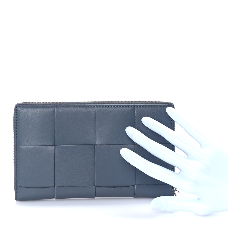  Bottega Veneta Calfskin Maxi Intrecciato Zip Around Wallet Thunder