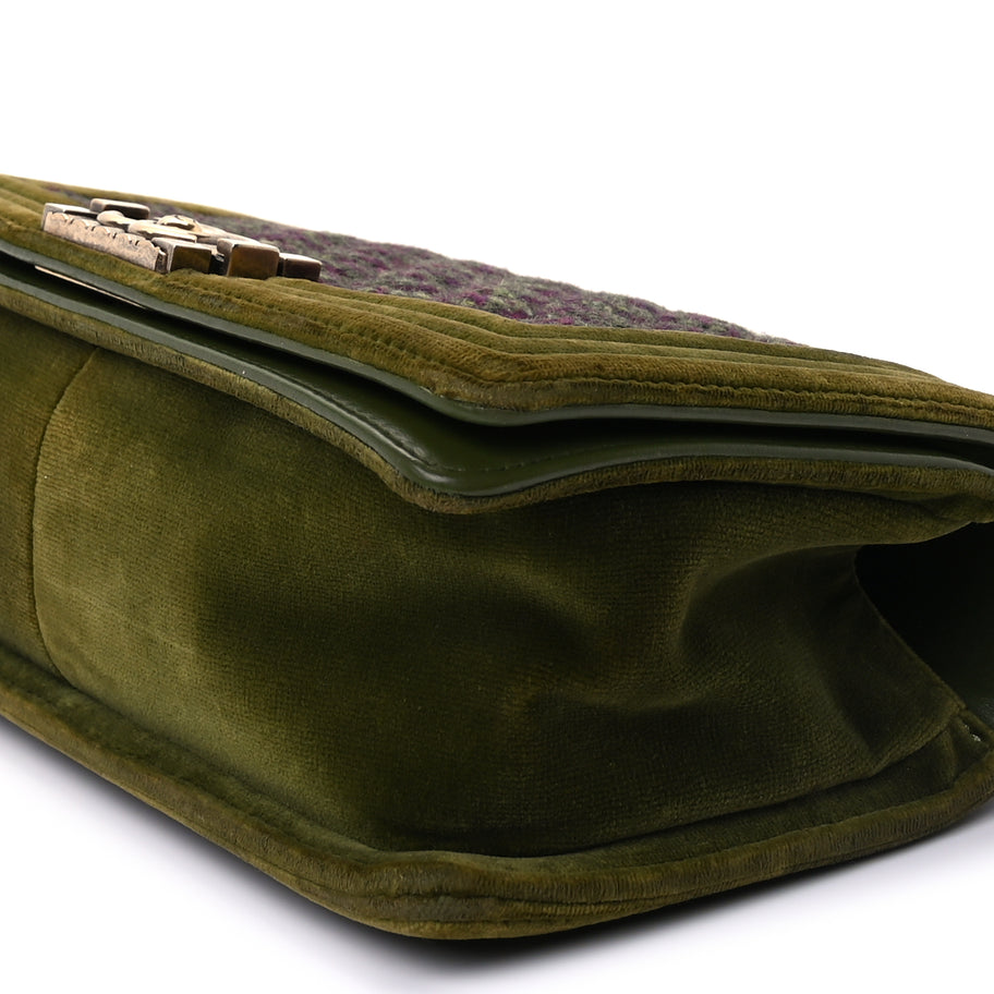 Chanel Velvet Tweed Medium Boy Flap Green Image 7