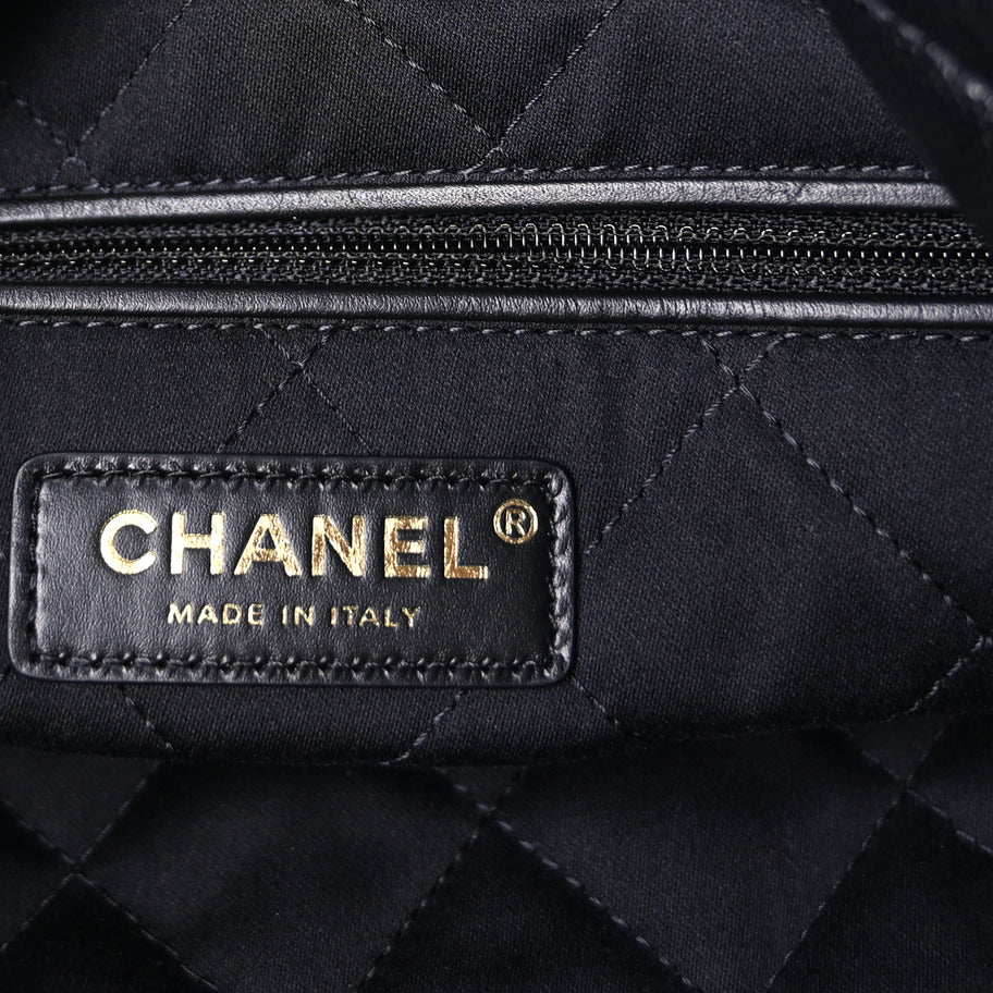 Chanel Shiny Caviar Quilted Monochrome Chanel 22  Black Image 6