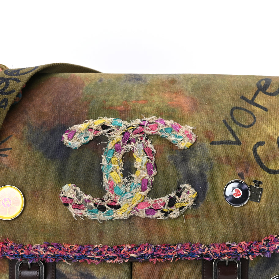 Chanel Washed Toile Large Graffiti On The Pavements Messenger Khaki Multicolor Image 7