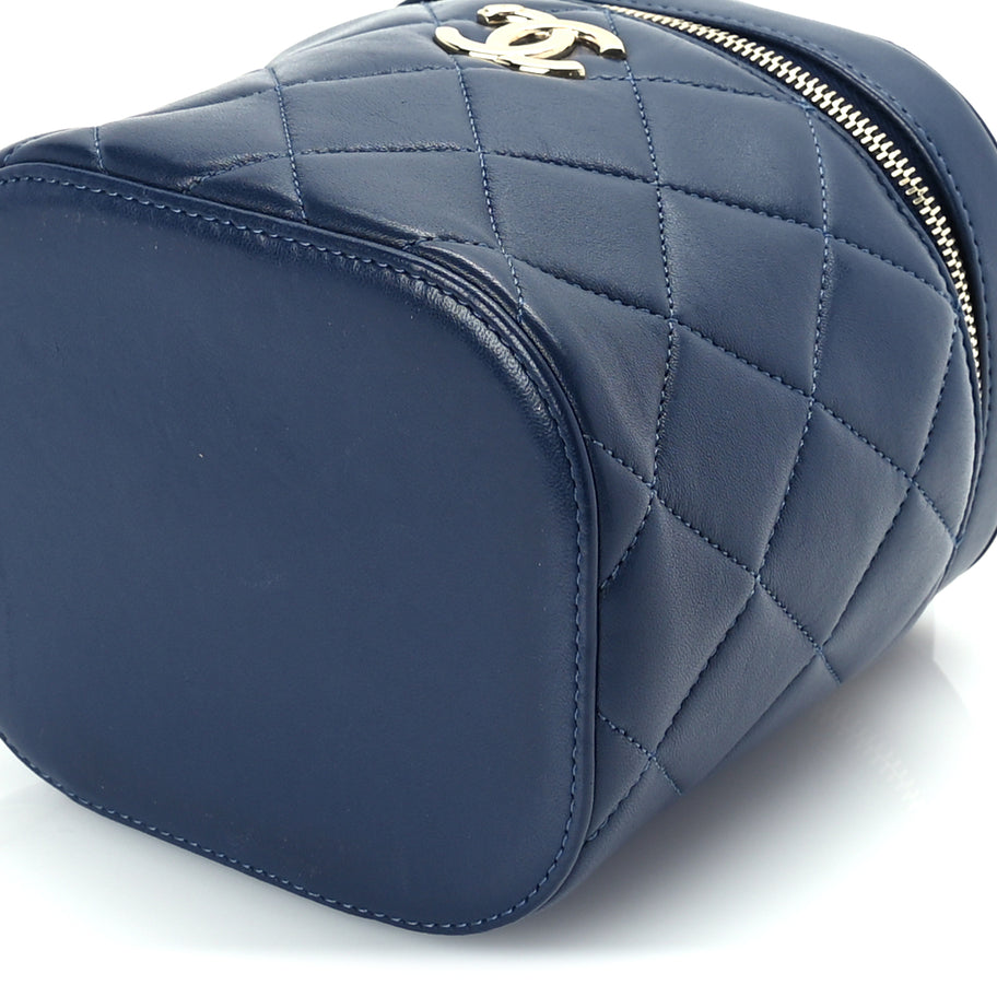 Chanel Lambskin Quilted Trendy Vanity Case Blue Image 9