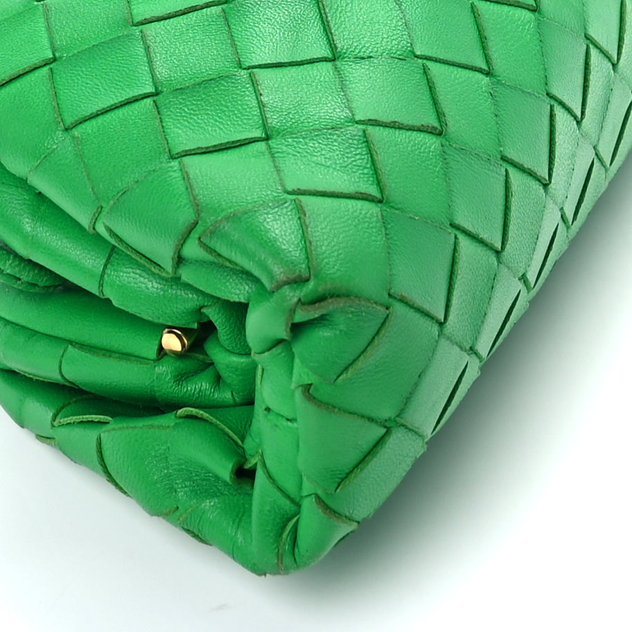 BOTTEGA VENETA The Pouch ミニ グリーン Bottega Veneta Nappa Intrecciato The Mini Pouch Clutch Parakeet