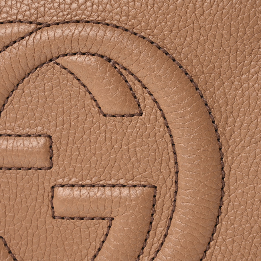 Gucci Pebbled Calfskin Small Soho Disco Bag Camelia Image 7