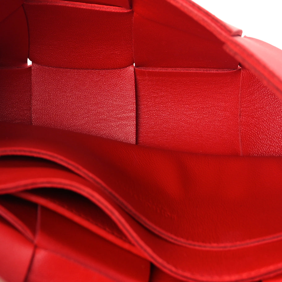 Bottega Veneta Nappa Maxi Intreccio The Belt Cassette Bag Chilli Image 4
