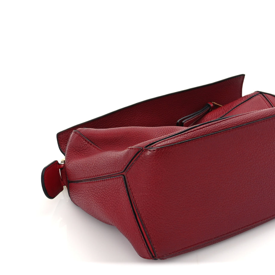 【新品未使用】LOEWE レザー ケース 赤　スペイン製 Loewe Calfskin Small Puzzle Bag Rouge | Luxe Collective