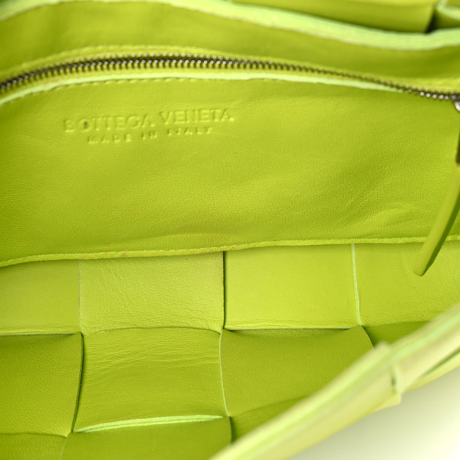 Bottega Veneta Lambskin Maxi Intrecciato Cassette Crossbody Bag Acid Kiwi Image 4