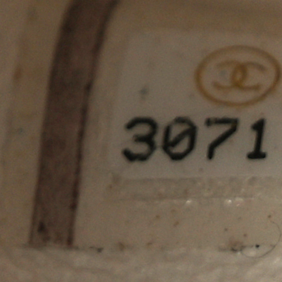 Chanel Shearling Lambskin Aged Calfskin Quilted 2.55 Reissue 225 Flap White Image 6