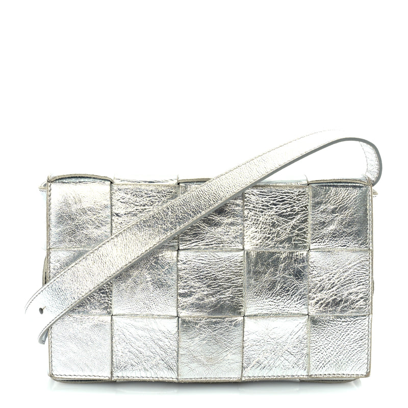  Bottega Veneta Metallic Lambskin Maxi Intrecciato Cassette Crossbody Bag  Silver