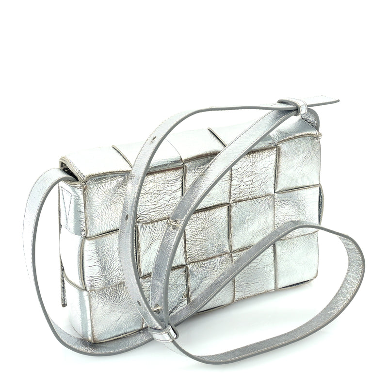  Bottega Veneta Metallic Lambskin Maxi Intrecciato Cassette Crossbody Bag  Silver