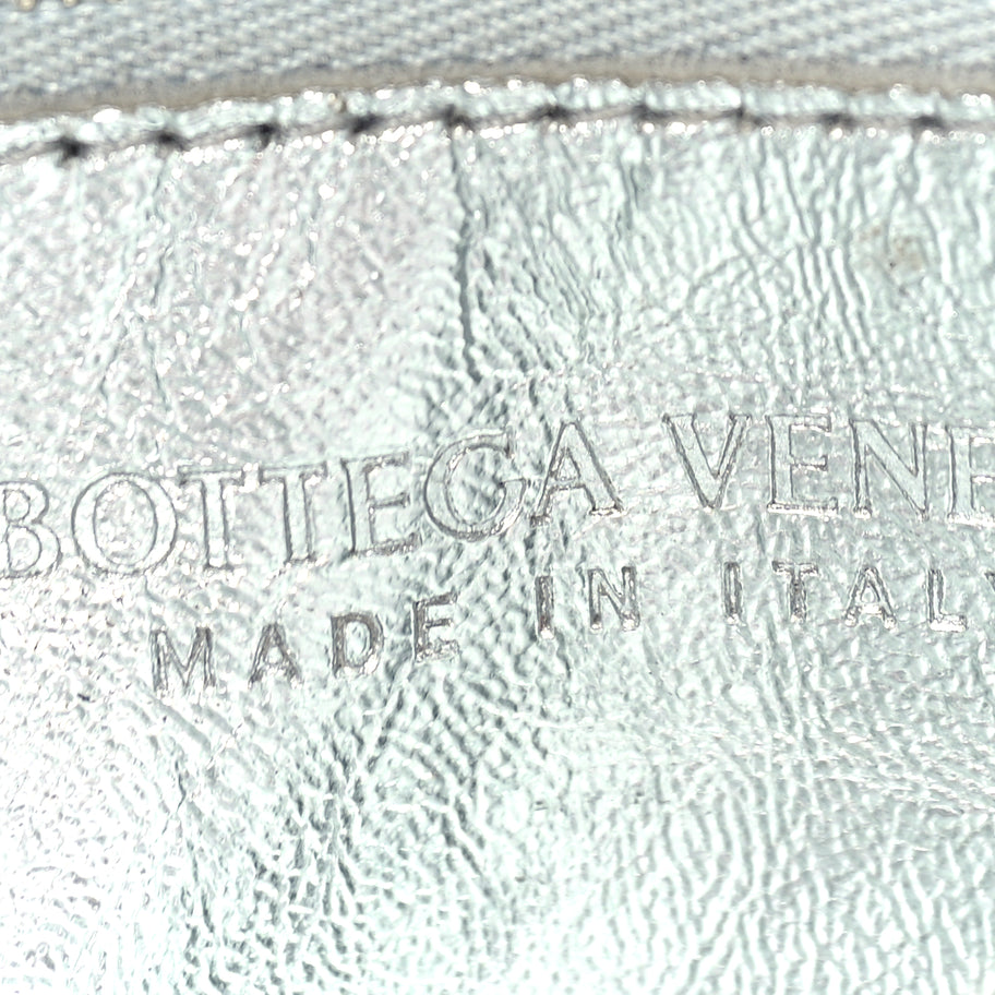 Bottega Veneta Metallic Lambskin Maxi Intrecciato Cassette Crossbody Bag  Silver Image 5