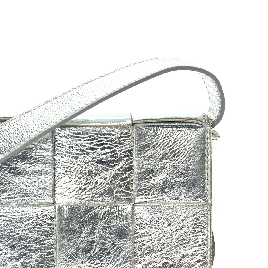 Bottega Veneta Metallic Lambskin Maxi Intrecciato Cassette Crossbody Bag  Silver Image 6