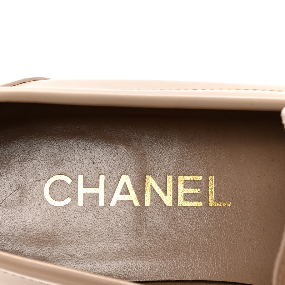 Chanel Shiny Calfskin CC Loafers 38 Beige White Image 7