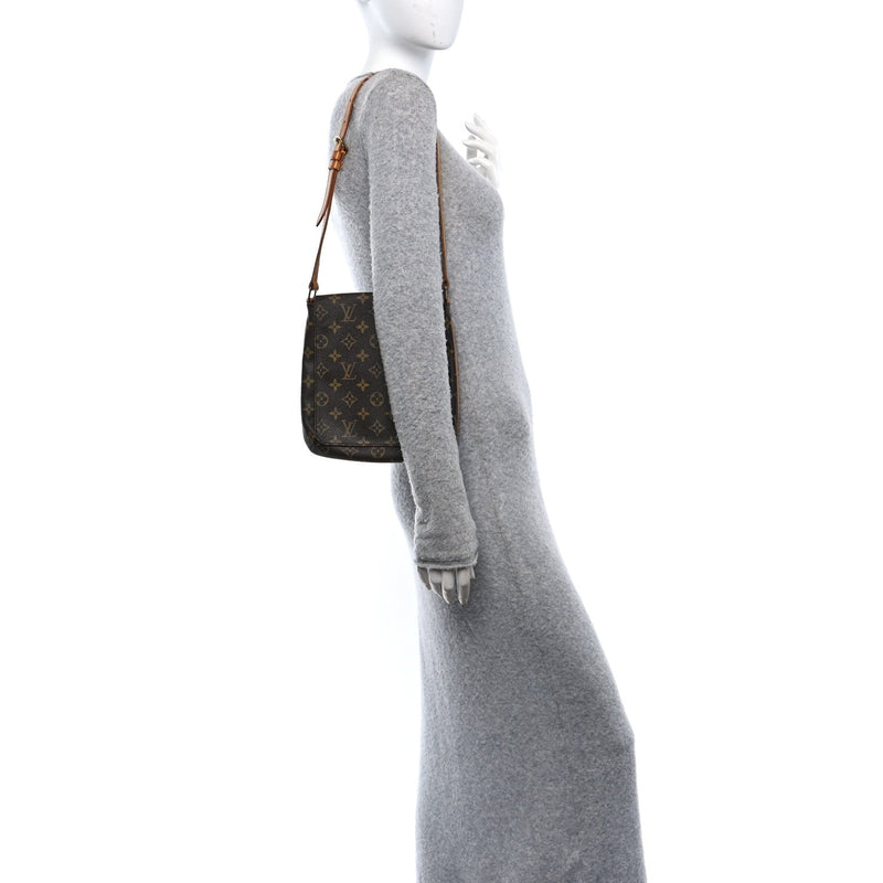  Louis Vuitton Monogram Musette Salsa