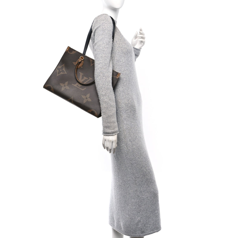  Louis Vuitton Reverse Monogram Giant Onthego MM