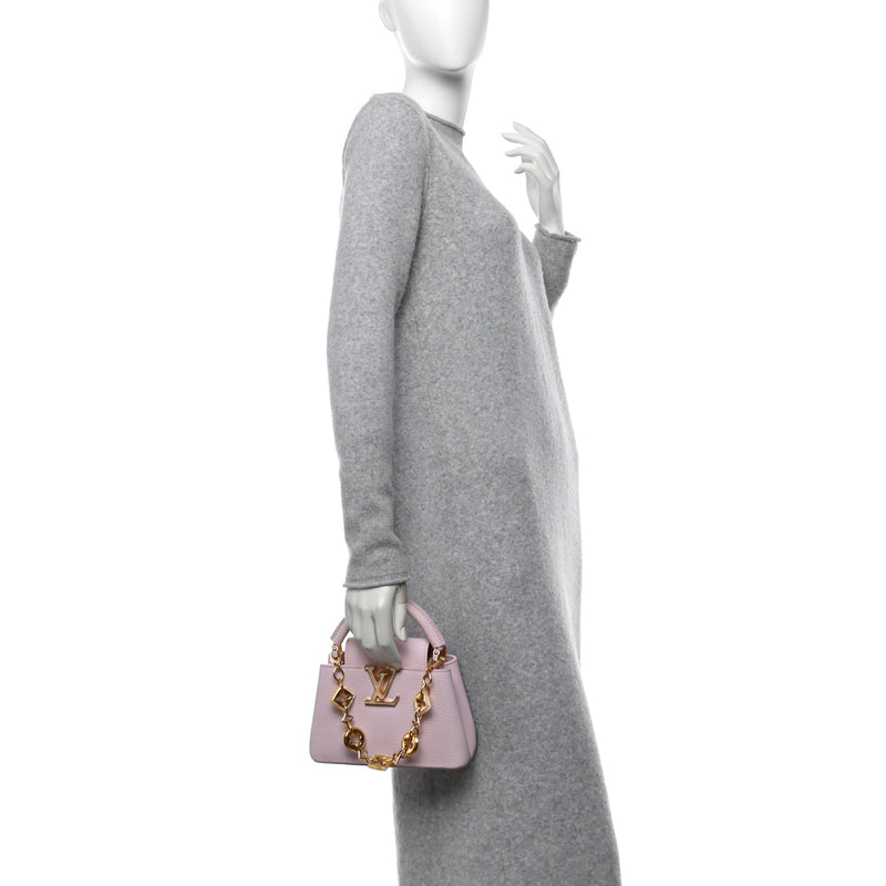  Louis Vuitton Taurillon Monogram Flower Chain Capucines Mini Guimauve