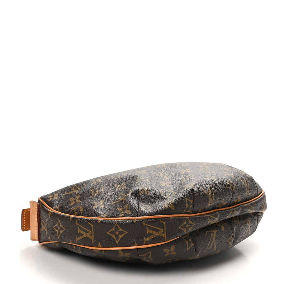 Louis Vuitton Monogram Croissant MM Image 4